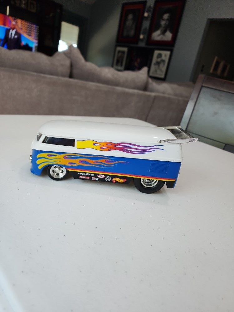 Hot Wheels 1999 Customized VW Drag BUS 1:18 Scale TA-13 for