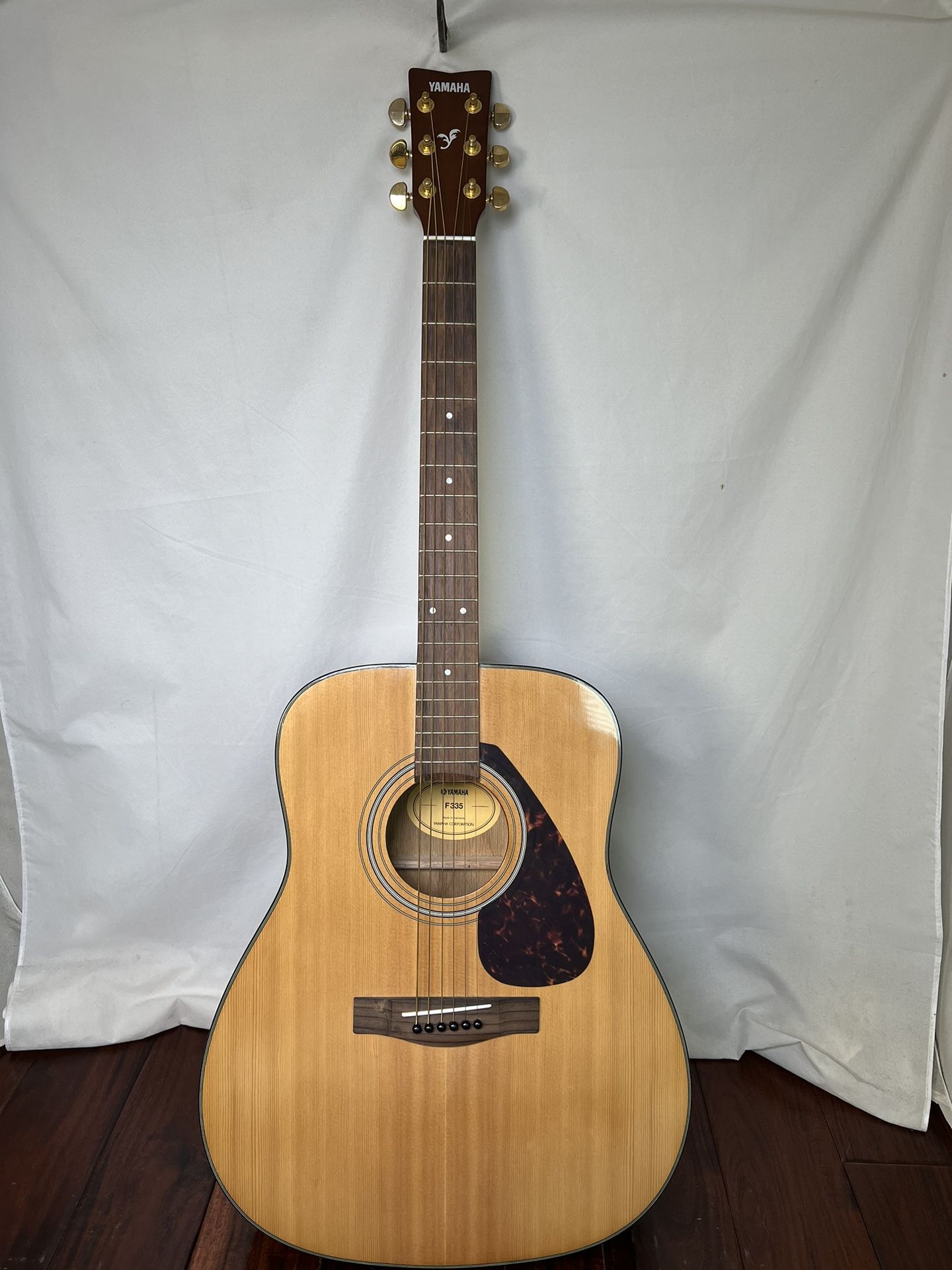 Yamaha F335 Acoustic Guitar