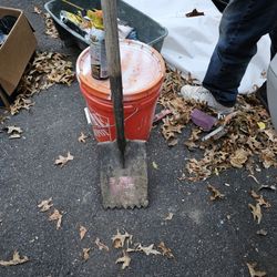 ROOF RIPPING SHOVEL , EXCELLENT CONDITION 