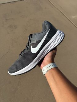Nike Revolution 6