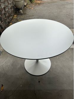 Pedestal Table