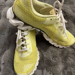 Reebok 8.5 Yellow Running Shoes