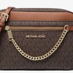 Jet Set Large Logo Crossbody Bag