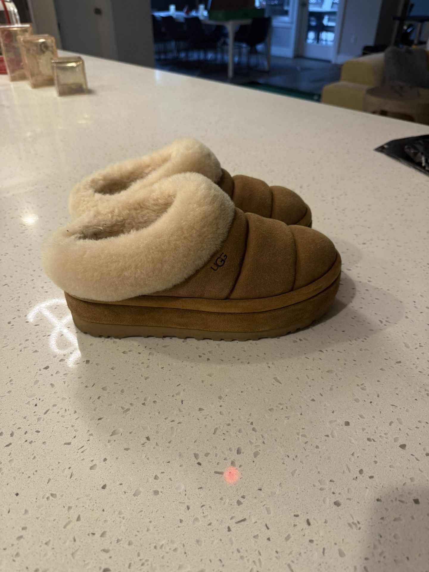 Women size8 Ugg platform shoes 