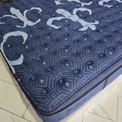 King sizes mattress and box spring