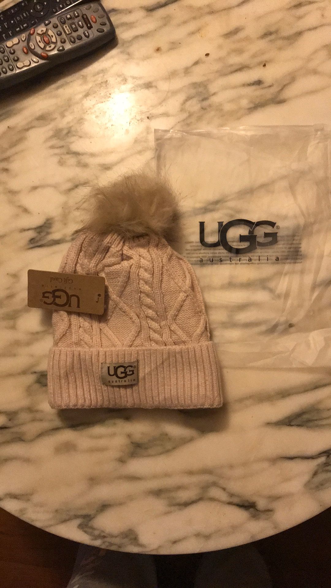 ❤️ Cable knit UGG beanie hat with fleece lining and Pom Pom ❤️
