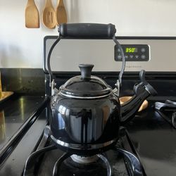 DEMI TEA KETTLE — LE CREUSET