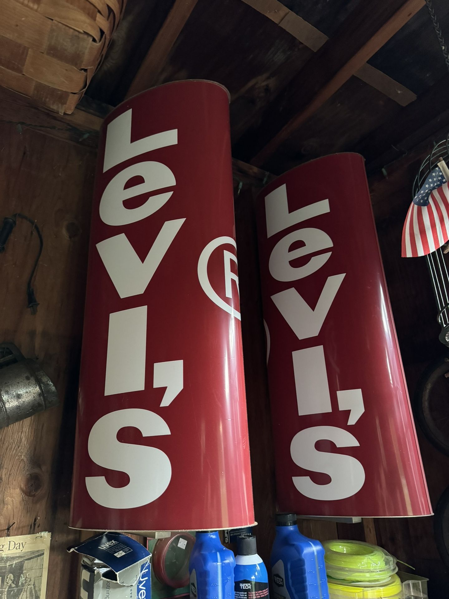 Levi’s Signs 