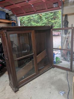 Vintage glass cabinet [FREE]