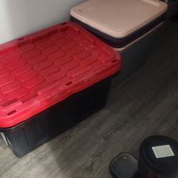 8 Storage Containers 