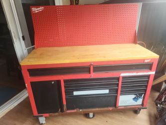 Milwaukee rolling tool box