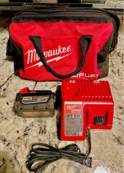 Milwaukee battery 5ah and charger with bag