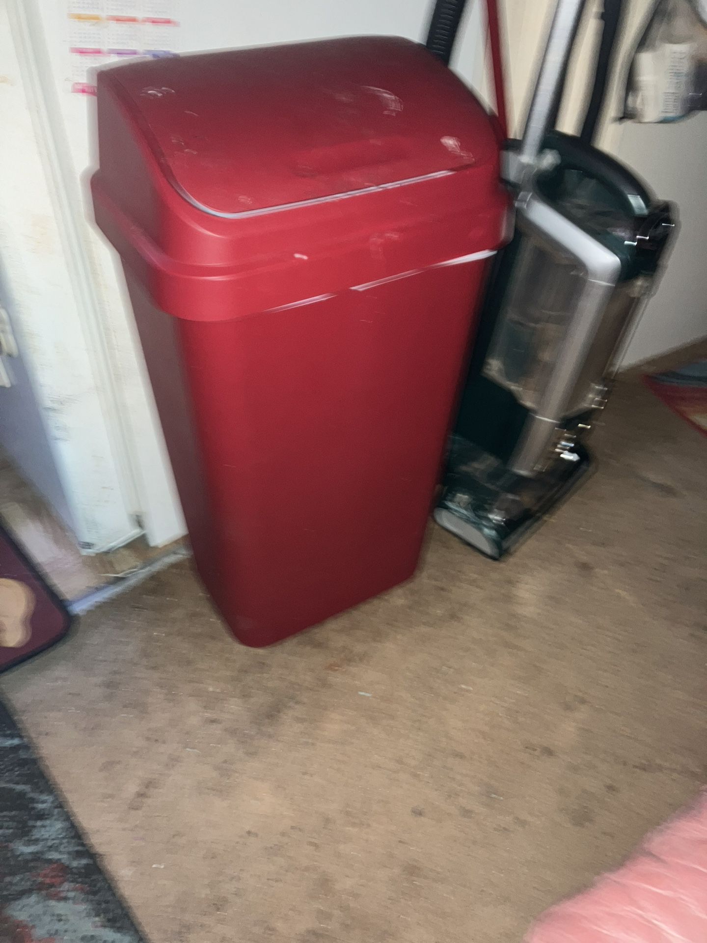 Tall kitchen Trash Can/Pick Up.