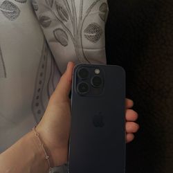 iPhone 14 Pro (purple)