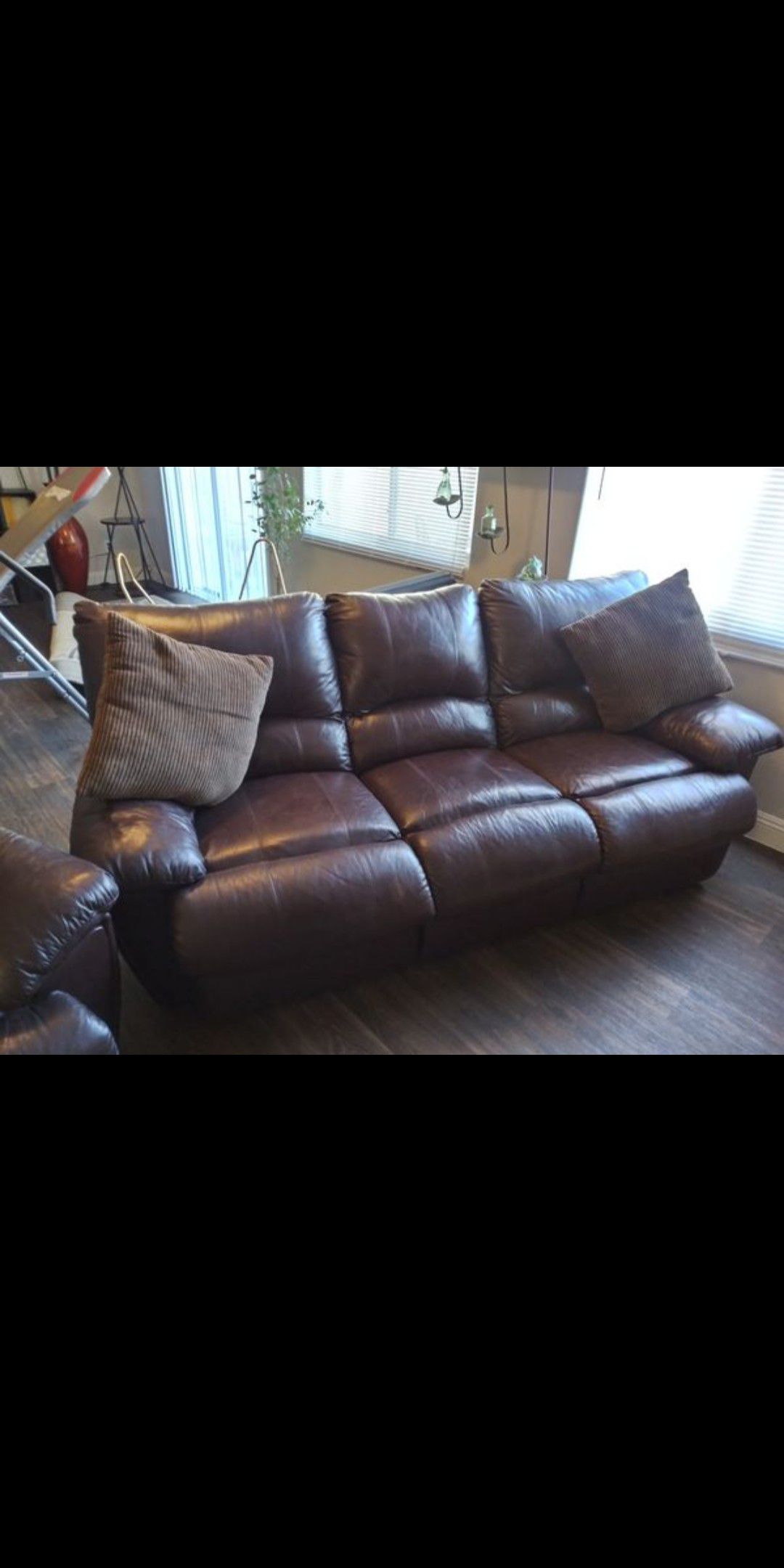 3 seater couch w/recliner