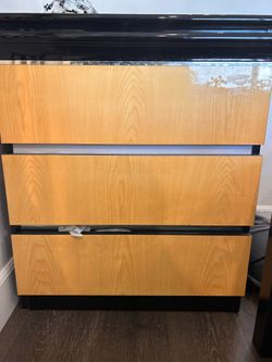 Chest with 3 deep drawer