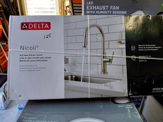Delta nicoli Pull-down Kitchen Sink Faucet In stainless steel