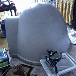 36” Dogloo  , Dog House, Igloo Like New 