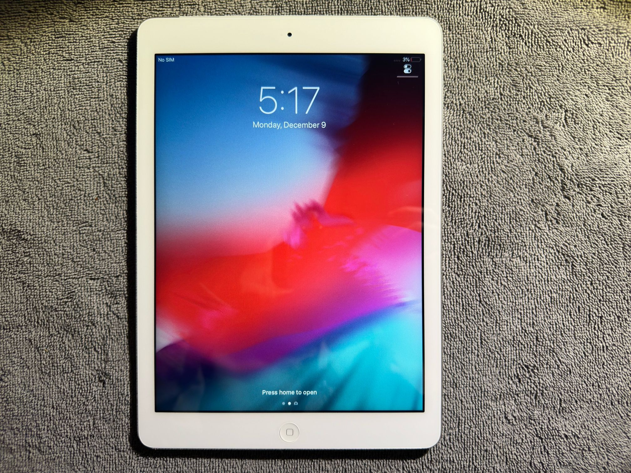 Apple iPad Air 1st Generation - 16GB  Wi-Fi + Cellular 9.7 - Good Condition