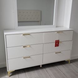 White Dresser Assembled ( No Mirror) 6 Drawers 