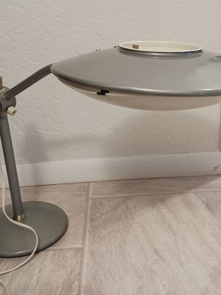 50's MID CENTURY MODERN  MCM DAZOR DESK LAMP MODEL 2008 ATOMOC SPACE AGE STYLING FLYING SAUER SHAPED