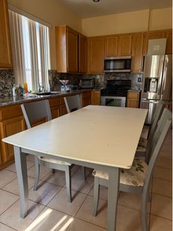 Free Dining table