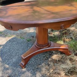 Beautiful Vintage Round Natural Wood Table, Exc Cond, Perfect Finish. 