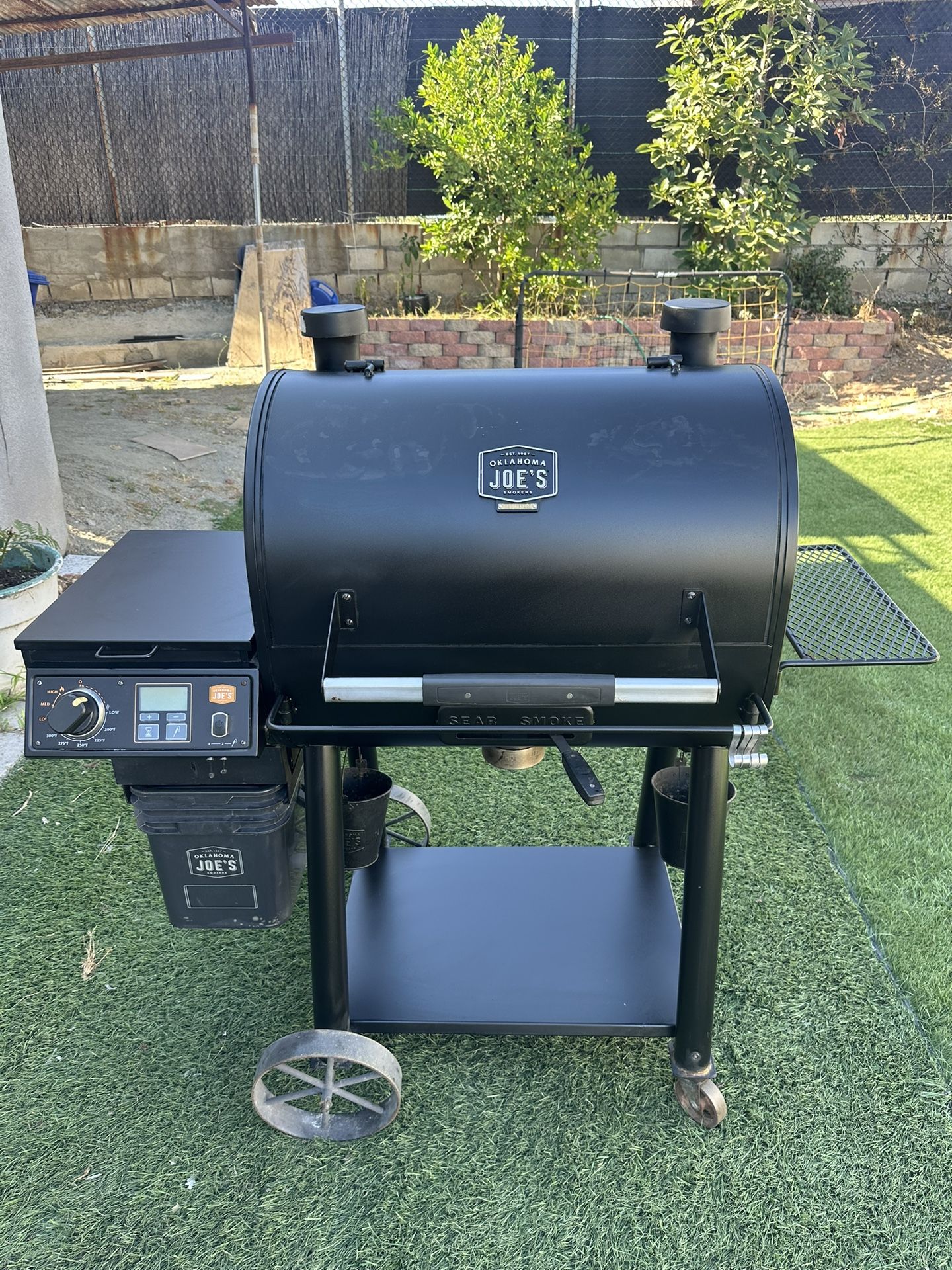 Oklahoma Joe Pellet Smoker 
