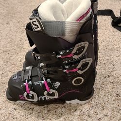 Salomon Ski Boots! 22cm Used Twice!