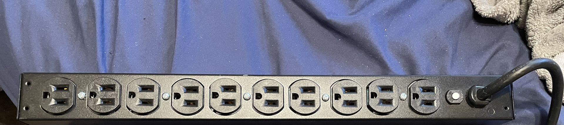 APC 10 Outlet Basic Rack Power Distribution