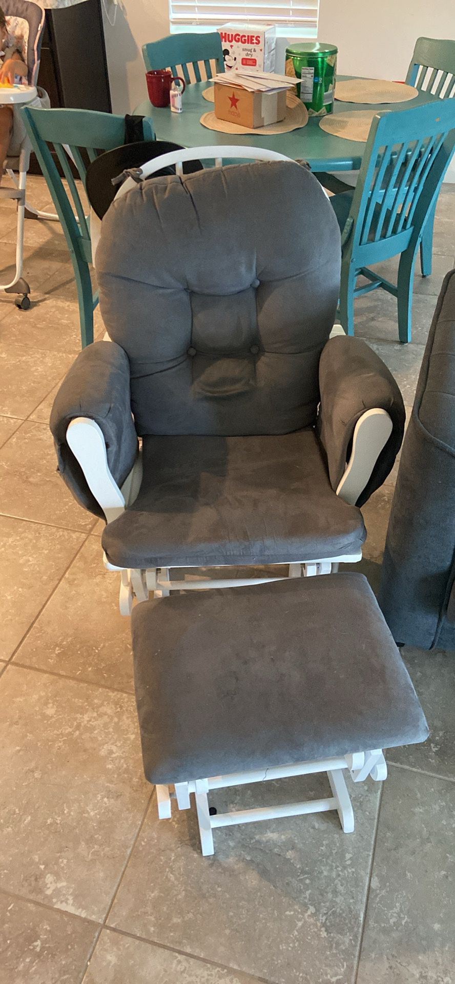 Gliding chair with gliding foot rest