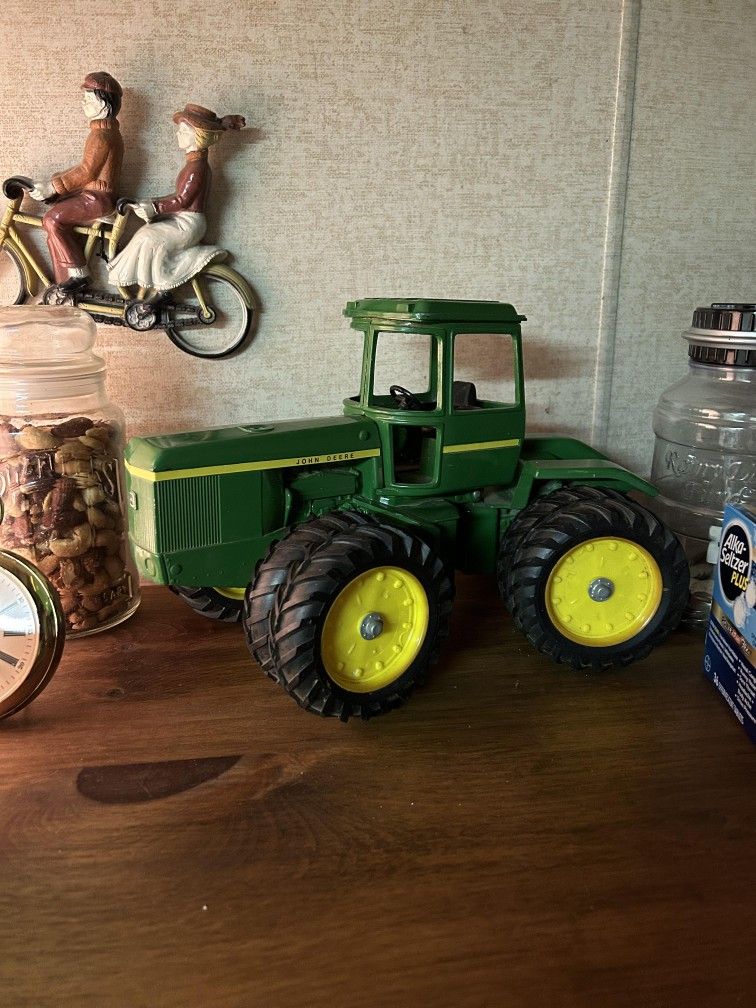 Vintage Ertl 1/16 Scale John Deere 4wd Toy Tractor 