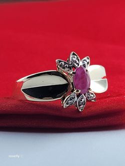 10K Yellow Gold Ruby and Genuine Diamonds Ring Size 6 - Solid Gold!/ Anillo de Oro con 1 Rubí y Diamantes! 👌🎁Post Tags: 10K 14K