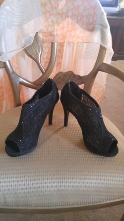 My wife has about 20 pairs of shoes that are 8 1/2 in good condition