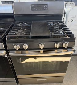 GE~📣📣🔥 Freestanding Gas Range with Griddle in excellent condition