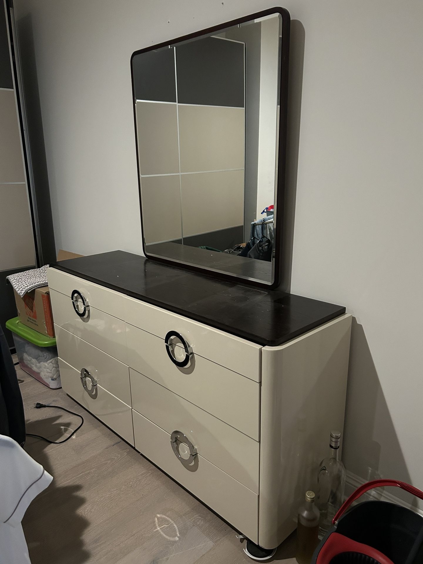 Cream Color Dresser With Mirror