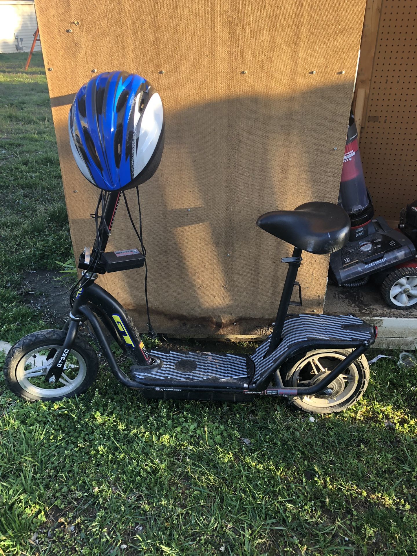 Currie GT350 electric scooter