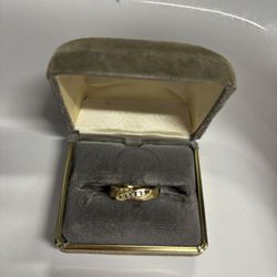 Women’s Gold Band With Diamonds