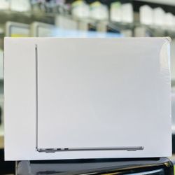 MacBook Air 13 Inch M2 Chip (Brand New)