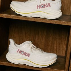 HOKA Women's Clifton 10 Sneakers