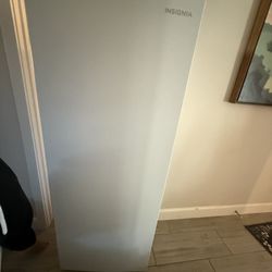 Insignia 7 Cu Ft Garage Ready Upright White Freezer