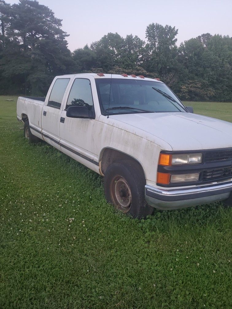 1999 Chevrolet 3500 Regular Cab & Chassis