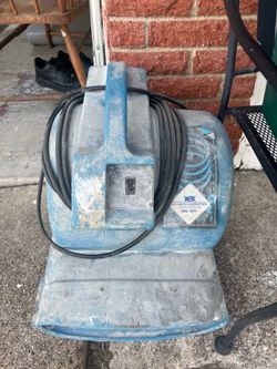 Floor blower