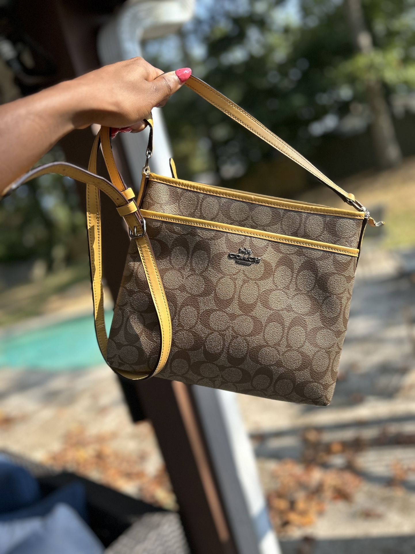 AUTHENTICATED COACH HANDBAGS 