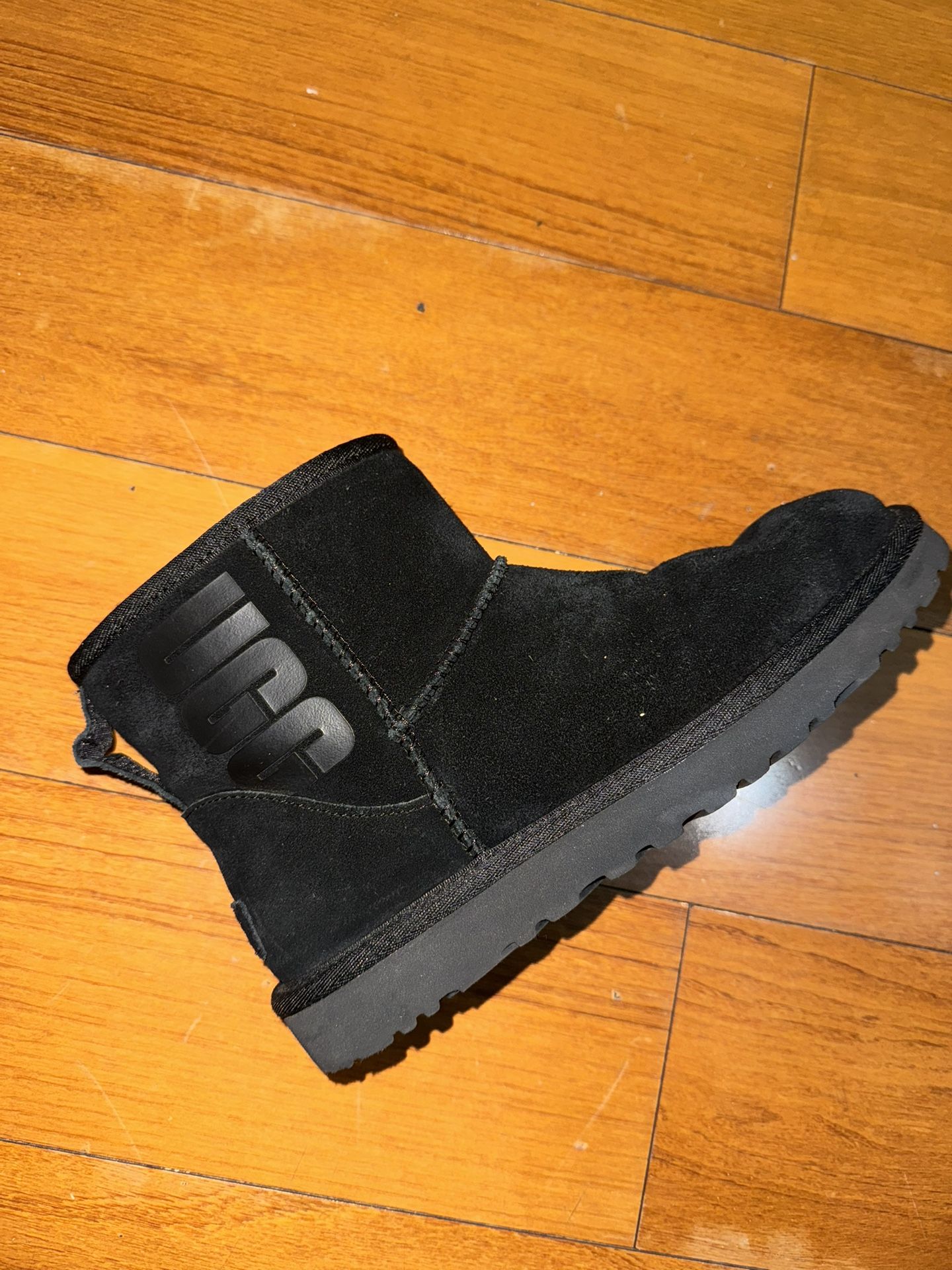 Classic Mini UGG Rubber Logo