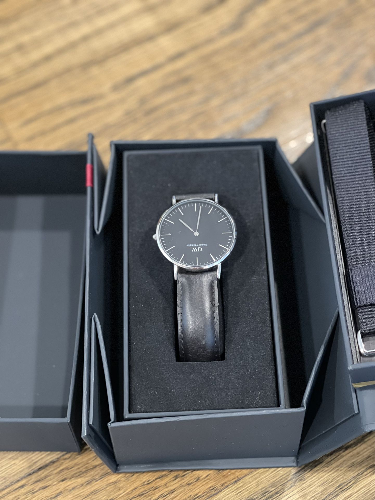 Leather Dw00100133 Daniel Wellington Unisex Watch