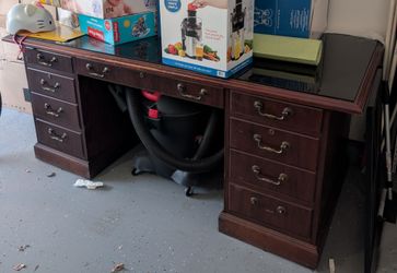 Giveaway work desk
