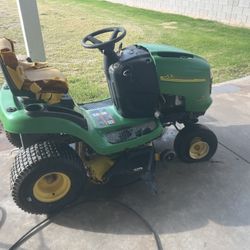 L11 John Deer Riding Lawn Mower