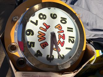 Analog clock from Chuck E. Cheese