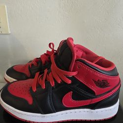 Nikes big kids shoes size 4.5